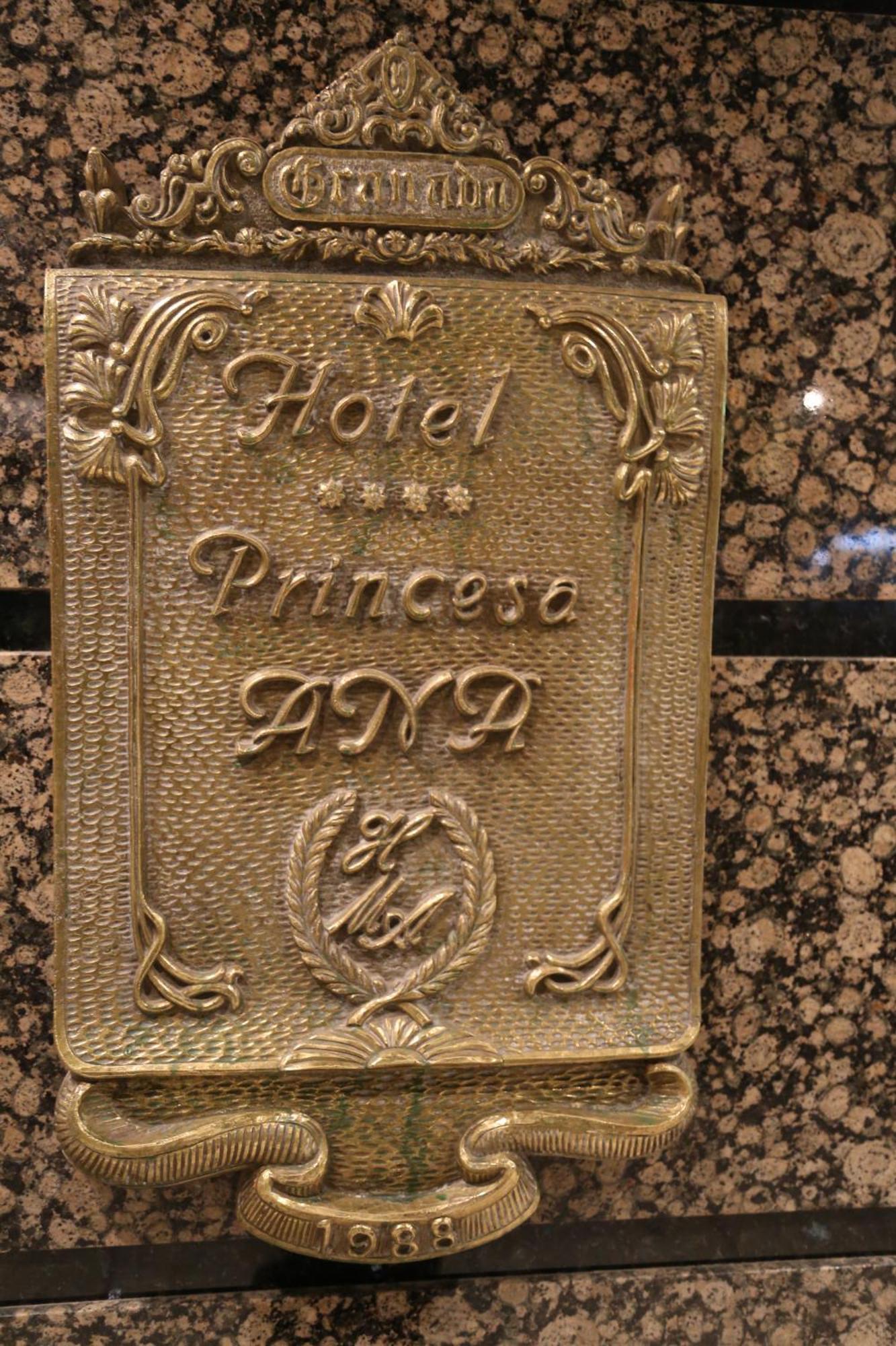 Princesa Ana Granada Bagian luar foto